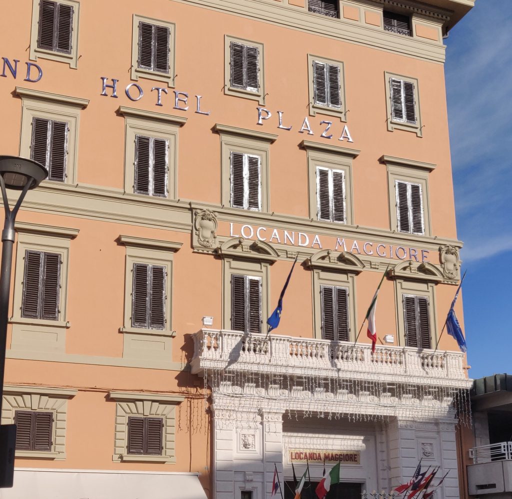 View of the façade of the Hotel Plaza - Locanda Maggiore
