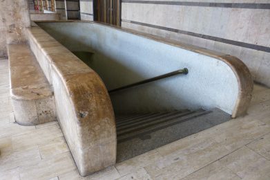 Scalinata in marmo della stazione di Montecatini Terme-Monsummano