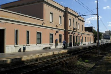 Montecatini Centro station, view of the tracks
