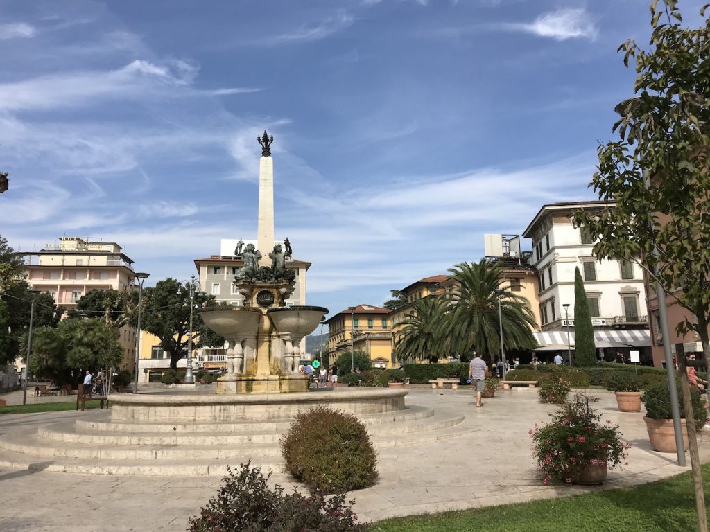 Monumental Fountain, at the center of Piazza del Popolo