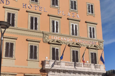 View of the façade of the Hotel Plaza - Locanda Maggiore