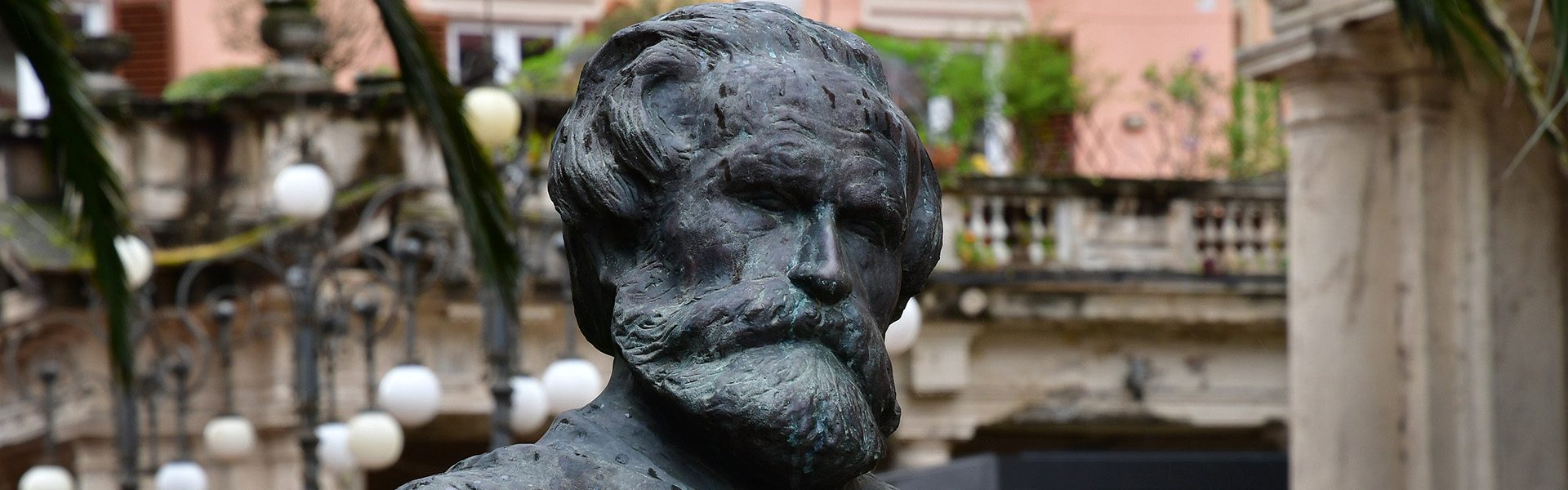 Busto di Giuseppe Verdi, dettaglio